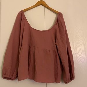 Universal thread scoop neck shirt